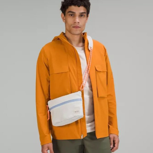 Lululemon Patch Logo Crossbody Bag 2.5L in Linen, BNWT - Picture 3 of 6